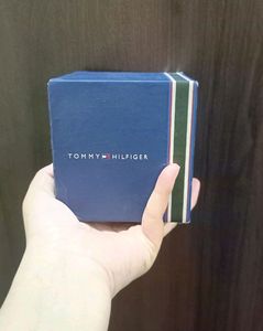 Tommy Hilfiger scented candle in Vanilla6