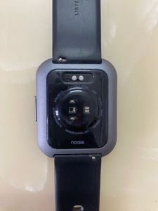 Noise Fitness Smart Band Watch