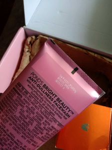 Pond&#39;s Bright Beauty Kit