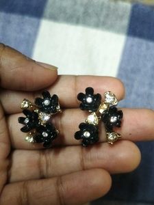 Black Flower Earings