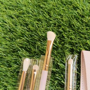 Iconic London Makeup Brush