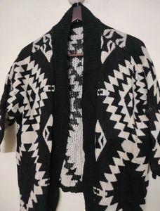 SALE 🛍️ SHRUG - BLACK &amp; WHITE 🧥