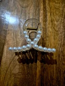 Pearl Hair Claw Clip