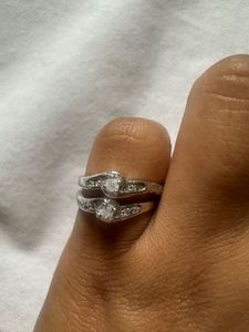 Elegant Silver Toe Ring With White Stone