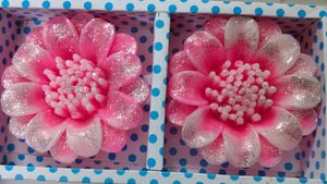SET OF 2 FLOWER 🌼 CANDLE&#39;S 🕯️