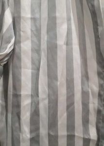 Zara Long Shirt With Buttons. Size Small