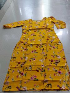 Women Floral Print Crepe Straight Kurta(Yellow) M