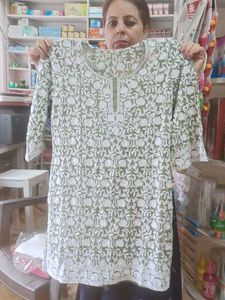 Chikankari Embroidered Tunic💫
