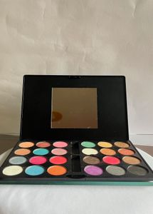 Miss Claire Eyeshadow Palette