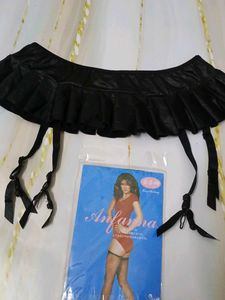 (1022)Black Ruffle Suspender Belt