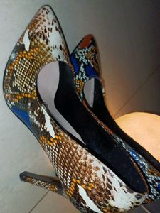 Snakeskin Print Pointed Heels