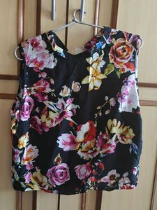 Black Floral Sleeveless Crop Top