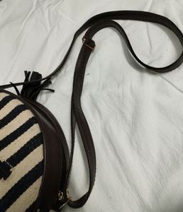 🆕 Girls sling bag👜.           women, beauty, forever 21, Shein, biba, handbags, bags, Zara, party wear, sling bag, Accessories,