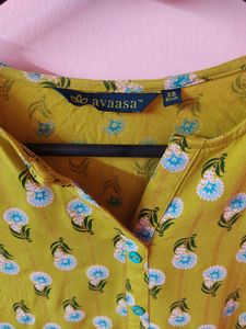 Lemon Green Avaasa Kurta With Gold Gilt Design