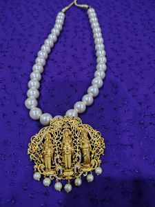 Elegant Pearl Necklace