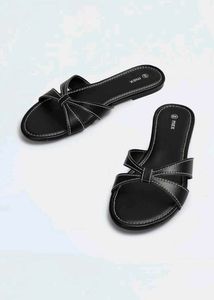 Black Bow Slip-On Flats – Size 37 (Max) 👡