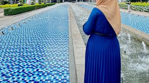 Elegant Blue Pleated Dress