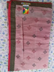 Cotton Saree. Perfect Condition. Quality is Amazing. Has Good Shine And Comes With Blouse.