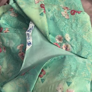 It Has Pocketss!!❤️‍🔥and Floral Prin With Collar