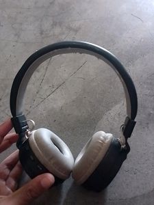 Wireless Bluetooth Headphones In New Condition Not Used As Buyed Earbuds So I Kept It For A Long Time And Its Cushion Is Little Bit Teared As You Can See The Video