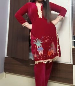 Kurta Set With Embroidery And Shells