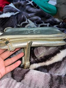 ORIGNAL TORY BURCH CROSS BAG