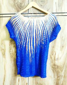 Unique Blue &amp; White Patterned Top size-34-36