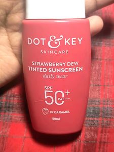 DOT &amp; KEY 🍓 DEW TINED SUNSCREEN