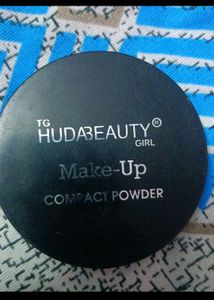 HUDA BEAUTY COMPACT POWDER