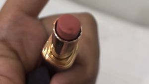 A Perfect Pinkish Peach Nude Lipstick