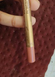 Charlotte tilbury Lip Cheat Liner.