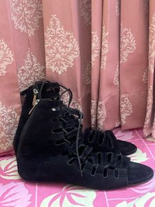Stylish Black Velvet Lace Up Sandals