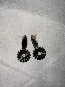 Black Daisy Flower Earrings