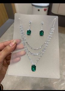 Emerald Elegance Jewelry Set