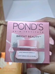 Pond&#39;s Bright Beauty Skincare Kit