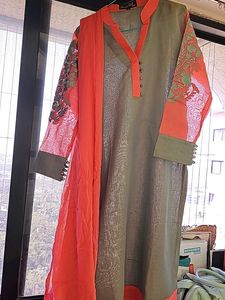 Beautiful Kurta Set With Embroidered Sleeves