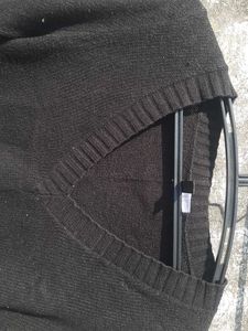 H&amp;M V-Neck Crop Top