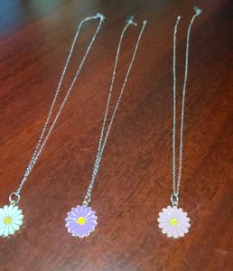 Daisy Flower Pendant Necklaces