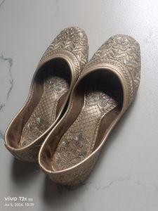 Embroidered Punjabi Jutti