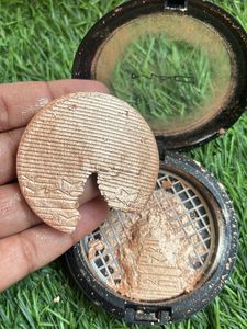 M.A.C EXTRA DIMENSION SKINFINSH POUDRE LUMIERE