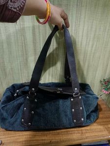 Calvin Klein Jeans Stylish Handbag