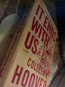 It Ends With Us - Colleen Hoover Novel