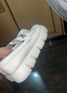Buy This White Shoe Get Top Free