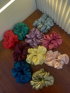 Bundel Of 10 Big Scrunchies