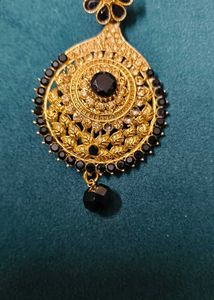 Elegant Gold-Toned Tikka &amp; Earring Set