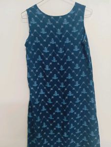 A Navy Blue Sleeveless Knee Length Kurti