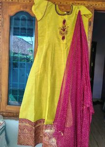 Elegant lime green &amp; purple Embroidered Kurta Set