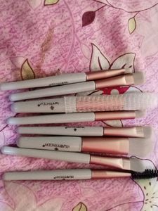 The Frozy Coloured Make Up Brushes T