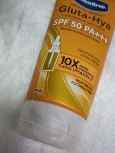Vaseline Healthy Bright Gluta-Hya SPF 50