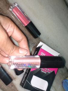 Set Of 4 Nude Lipstick + Freebie